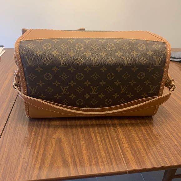 Vintage Louis Vuitton in very good shape. I'm not sure of the age. - Picture 6 of 10